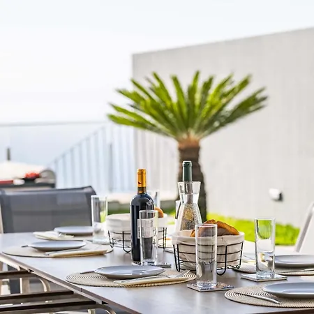 Boa Nova Preta By Lovelystay Villa